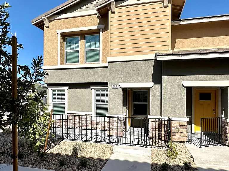 929 Pink Sugerbird St — Photo 1