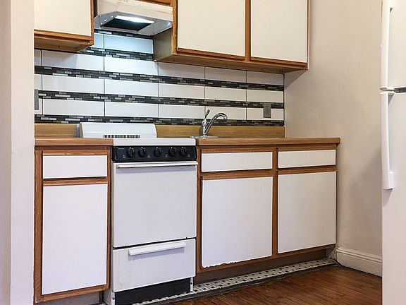 2nd image of 469 Saint Johns Pl APT 4B