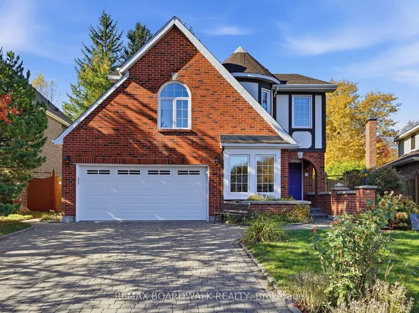 19 Cullen Ct, Ottawa, ON K2G 4Z2