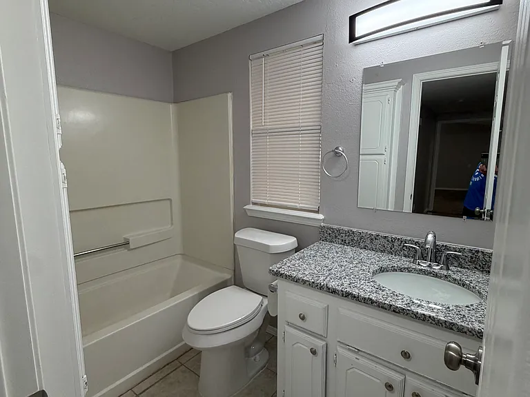 1717 SE 9th St — Photo 9