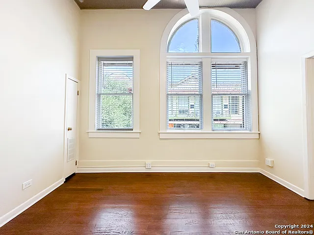 245 Losoya St #B — Photo 8