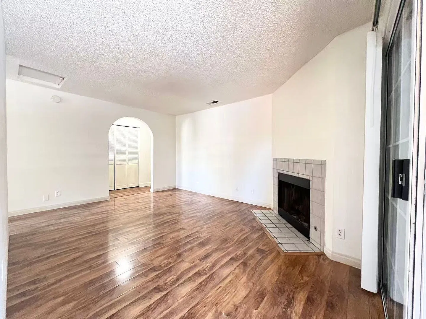 Cozy condo with 3 bedrooms and 2 bathrooms — Photo 4