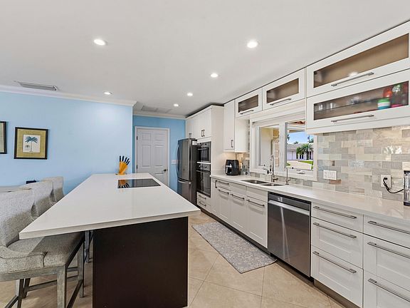 3rd image of 1205 Dolphin Road