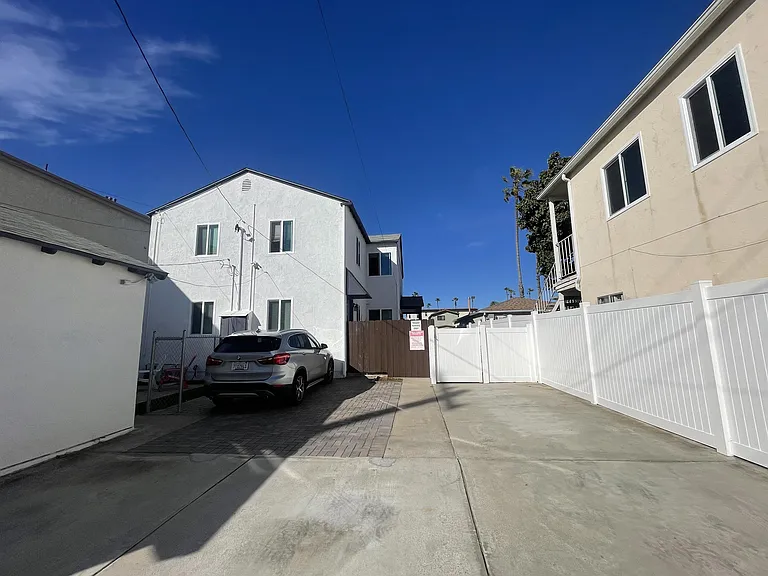 945 Thomas Ave — Photo 32