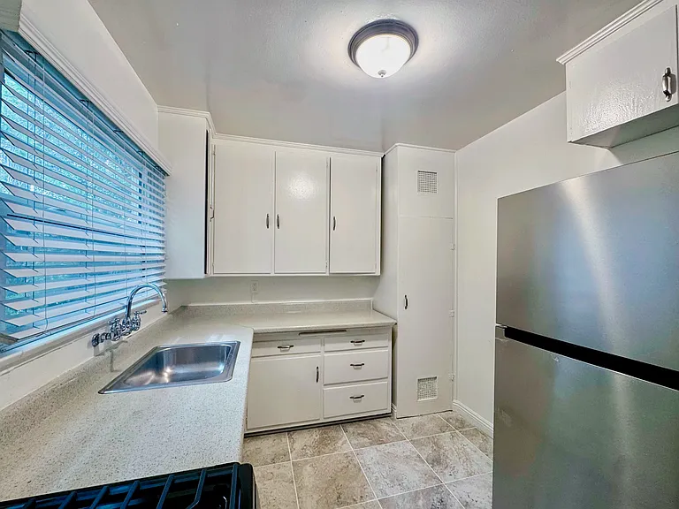 865 S Marengo Ave #15 — Photo 5