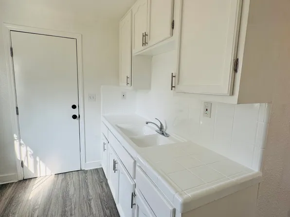 1737 E 108th St #1, Los Angeles, CA 90059