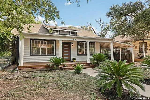 3 bed, 2.0 bath, 1349 sqft, $2,000 — Photo 4