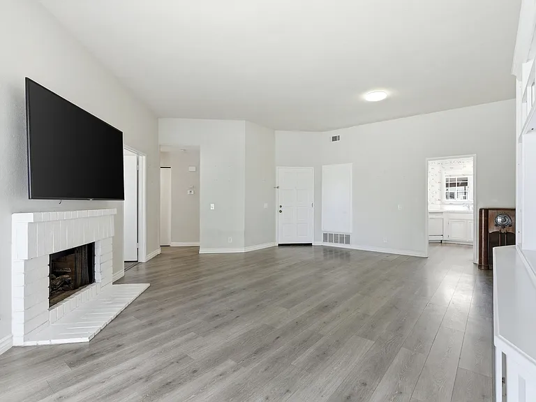 24409 Hillsdale Ave #9 — Photo 4