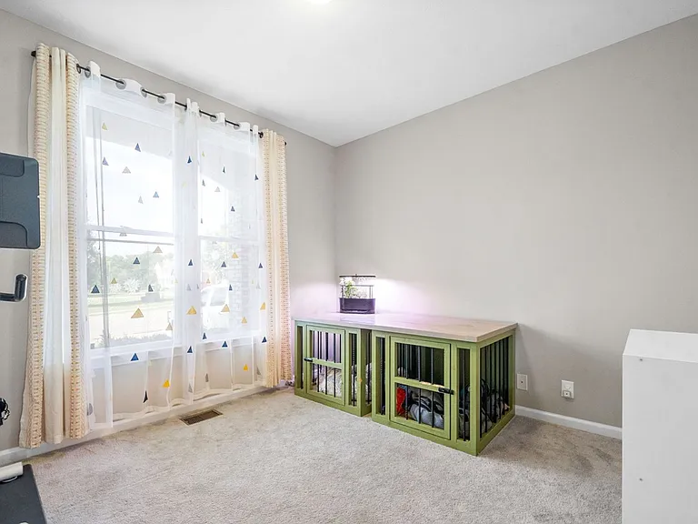 2200 Fairfax Dr — Photo 17