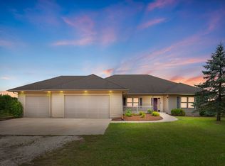 2745 S Hieland Rd, Saint Anne, IL 60964