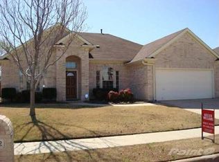 4032 Falcon Ridge Dr, Haltom City, TX 76137