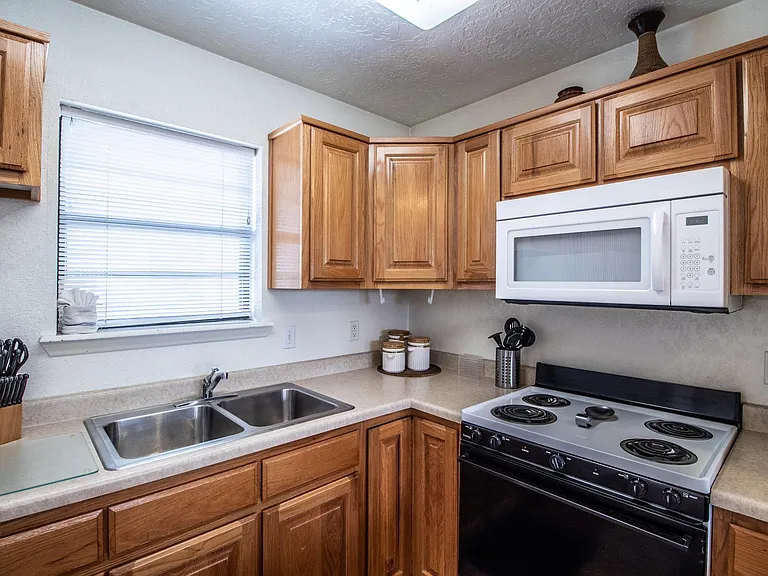 1005 E Navajo St — Photo 19