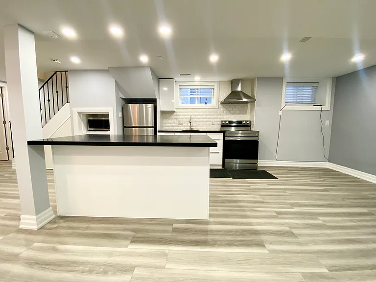 1001 Cosburn Ave #BASEMENT — Photo 5