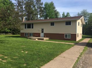 93 E Wilderness Rd, Negaunee, MI 49866