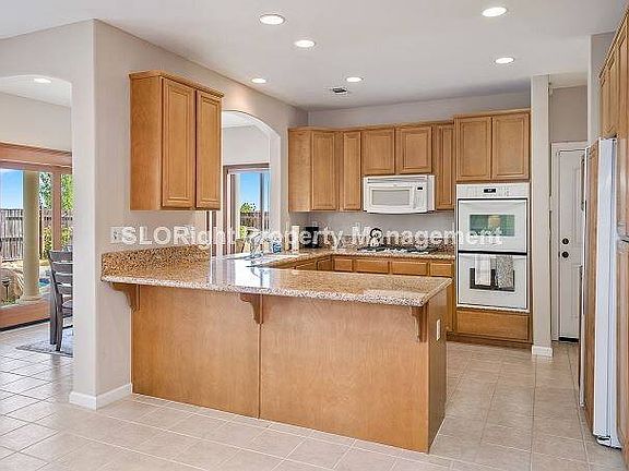 4th image of 215 Via Magnolia