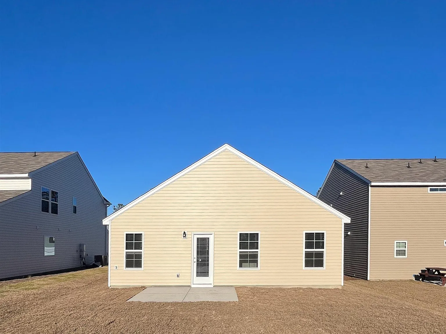 3 bed, 1856 sqft, $2,095 — Photo 2