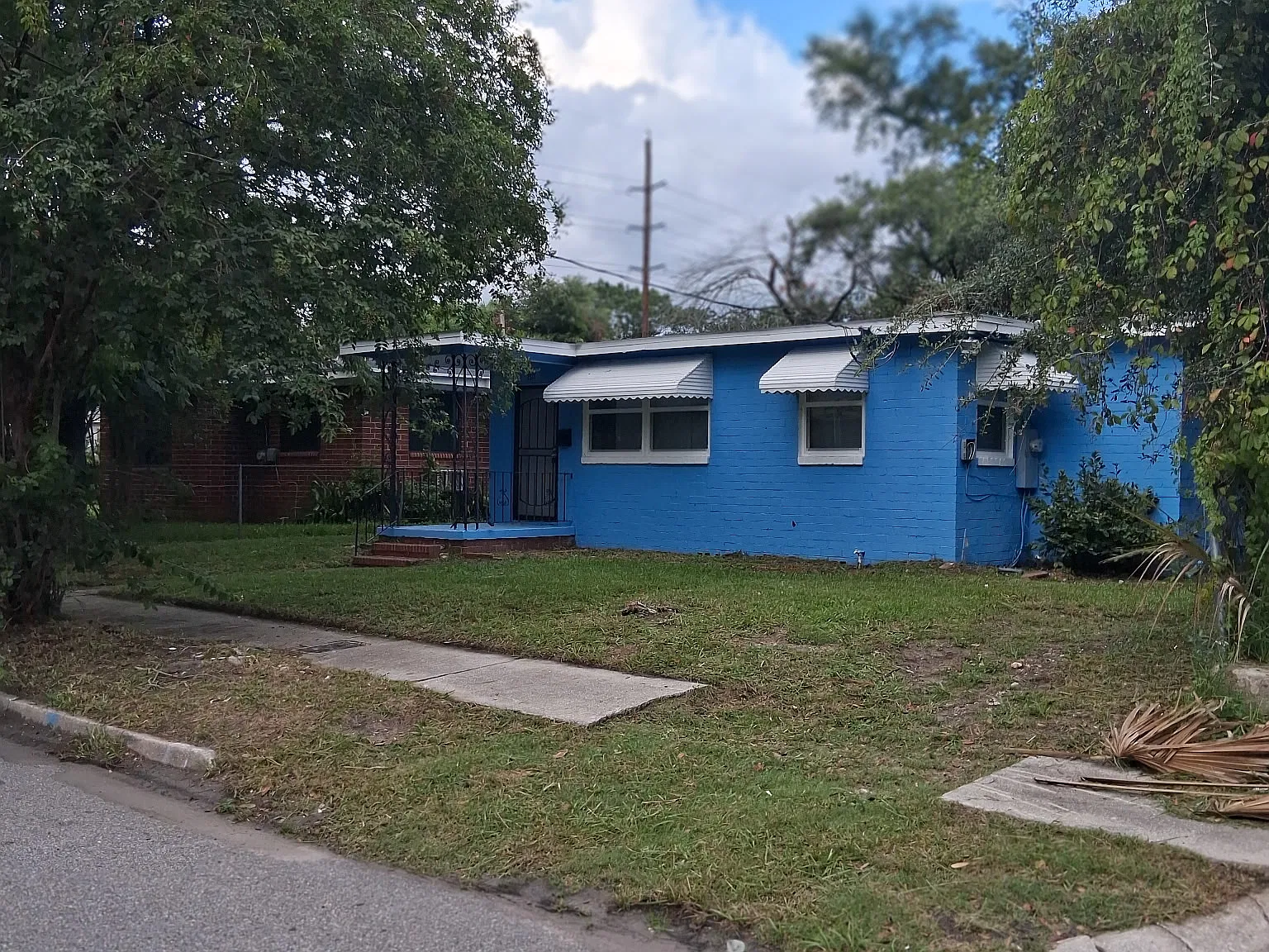 3 bed, 936 sqft, $1,195 — Photo 1
