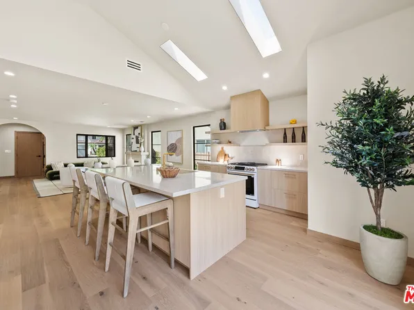 14742 Weddington St, Van Nuys, CA 91411