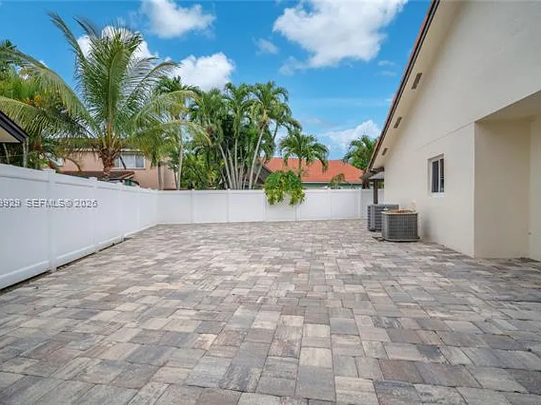 15715 SW 76th Ter — Photo 40