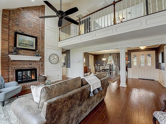 5th image of 833 Shady Lake Dr