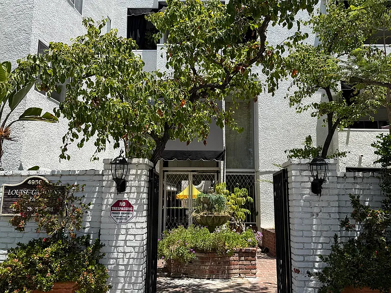 4950 Louise Ave #105 — Photo 2