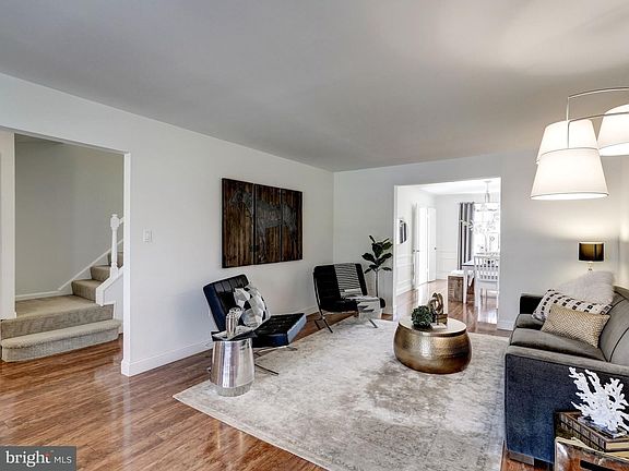 3rd image of 6413 Seven Oaks Dr