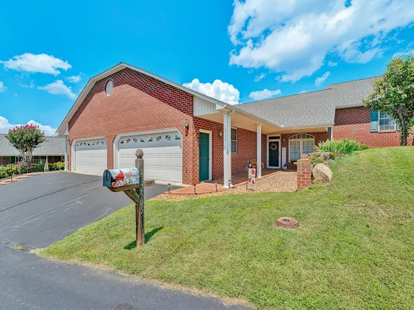 2505 Feather Garden Cir, Vinton, VA 24179