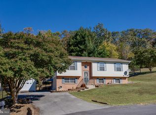 38418 Arlington Dr, Mechanicsville, MD 20659