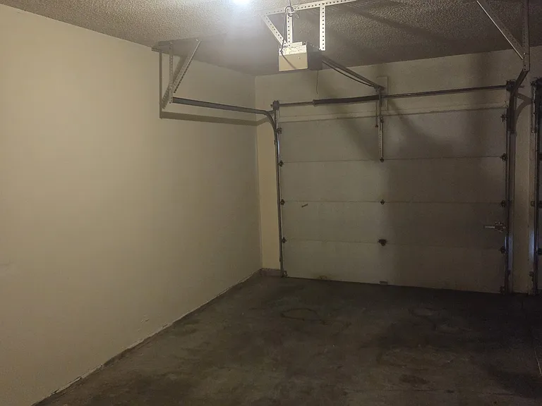 2051 S Kentwood Ave — Photo 11