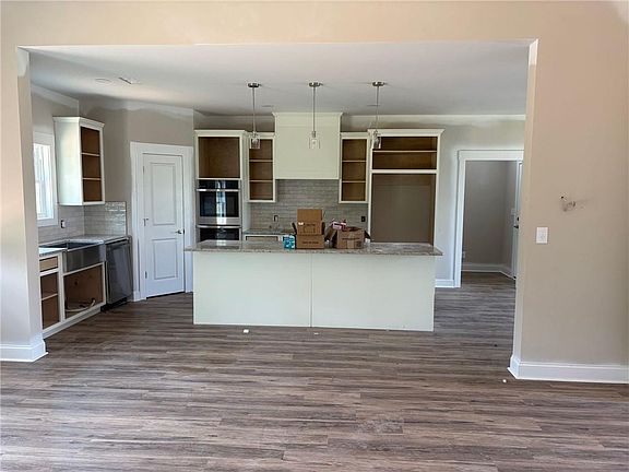 3rd image of 1112 Clara Dr E