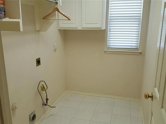 4th image of 908 Chapel Dr