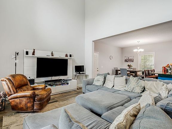 5th image of 133 Shadow Oak Ln