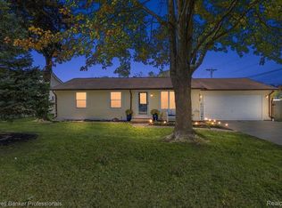 2812 Hartline Dr, Rochester Hills, MI 48309