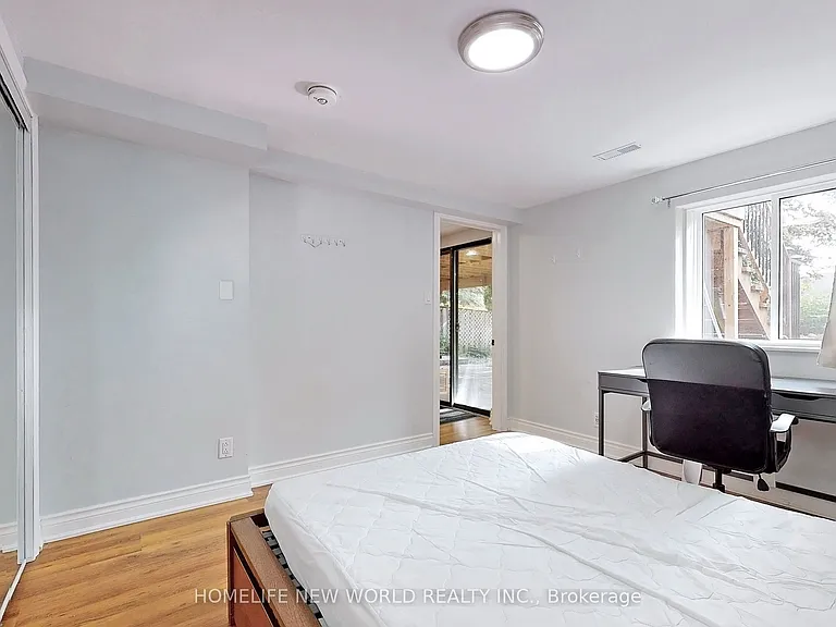 3954 Selkirk Pl #WALKOUT BASEMENT — Photo 10