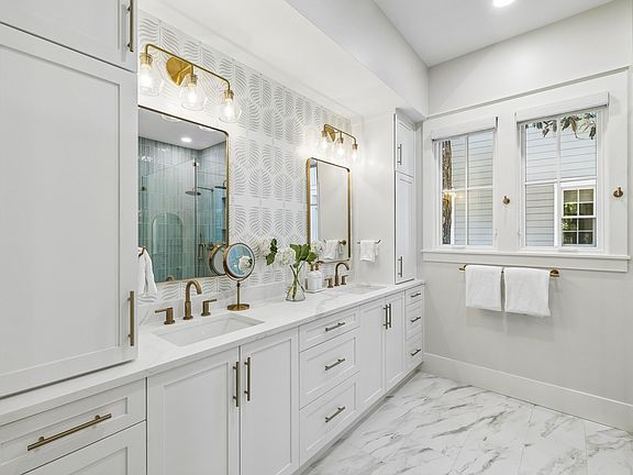 5th image of 36 Thicket Cir