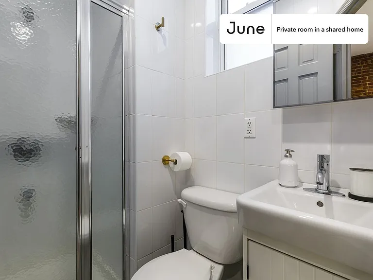 401 E 57th St #B — Photo 3