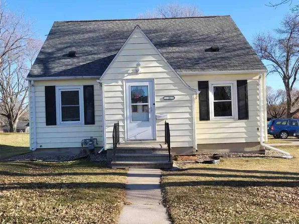 311 11th St SE, Waseca, MN 56093