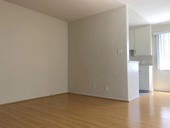 5th image of 3351 Mentone Ave APT 1