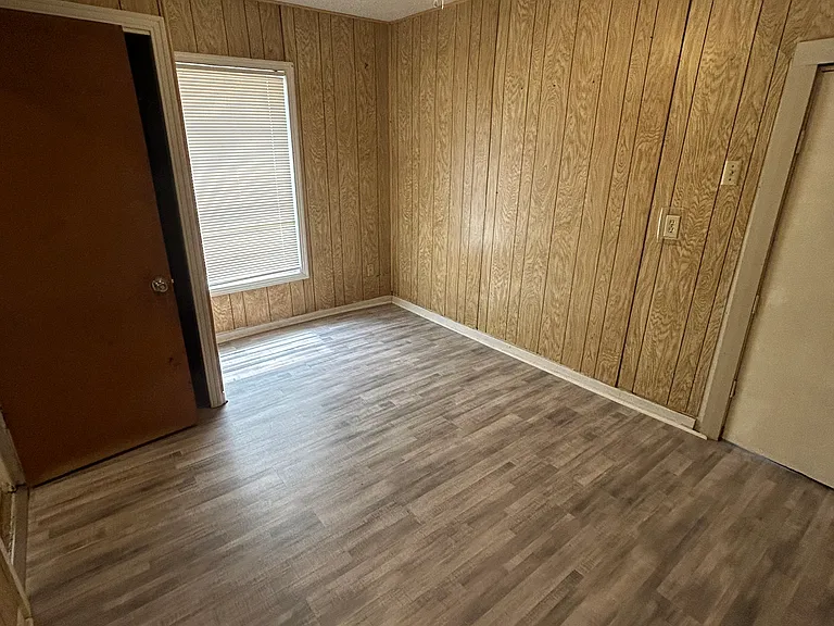 239 Hawthorne — Photo 11