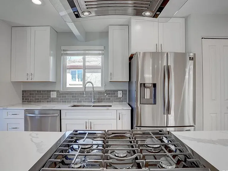4044 W 77th Pl — Photo 11