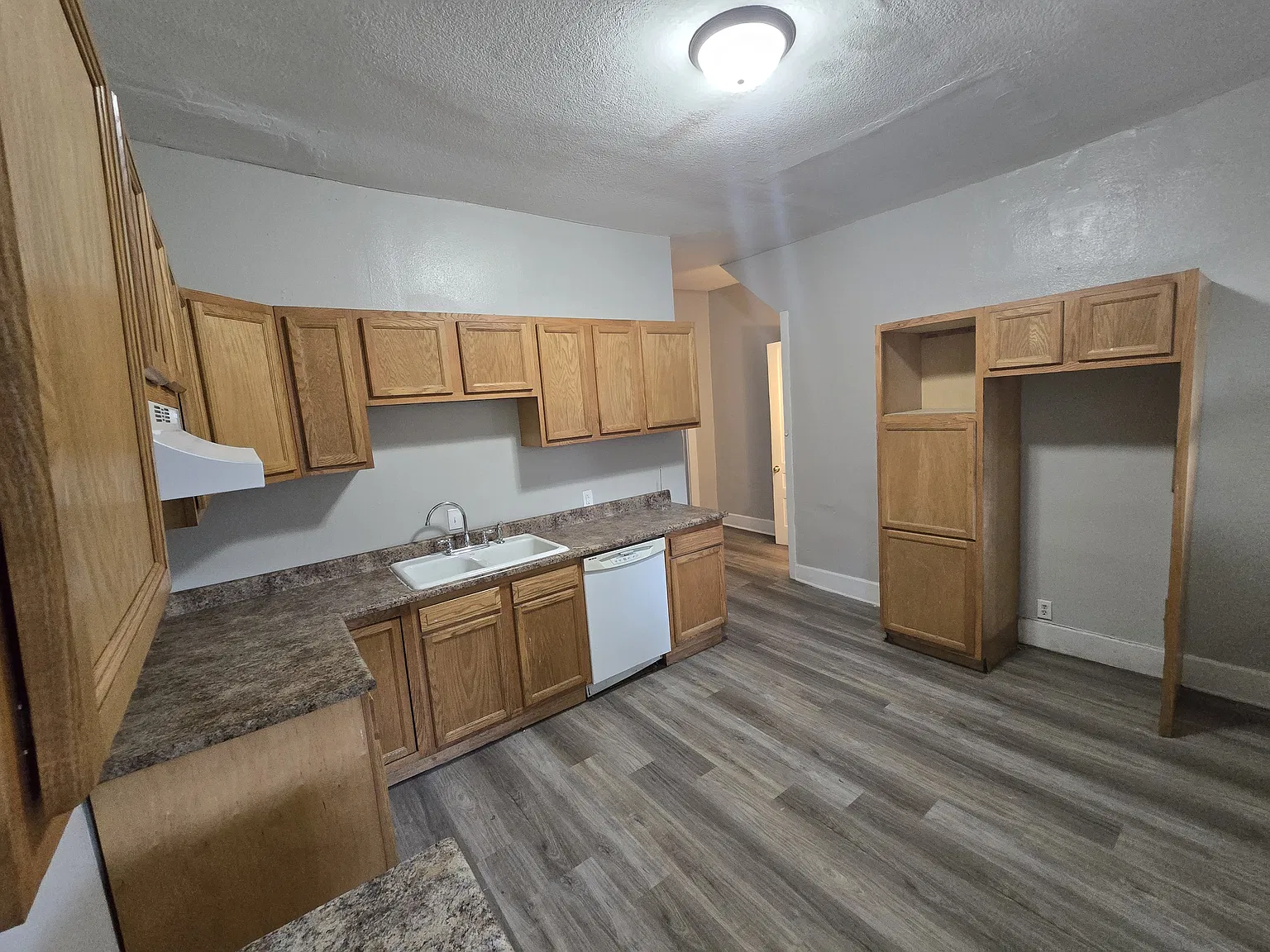 1012 N Superior St — Photo 1