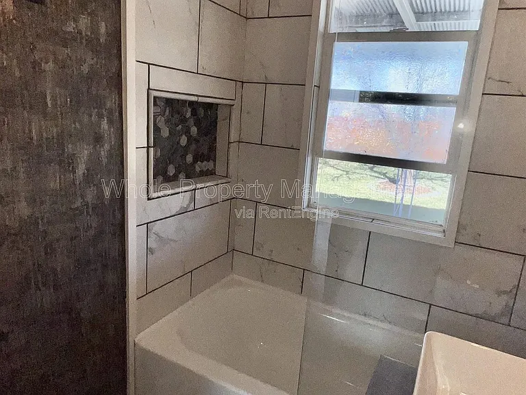 4360 Saint Paul St — Photo 9