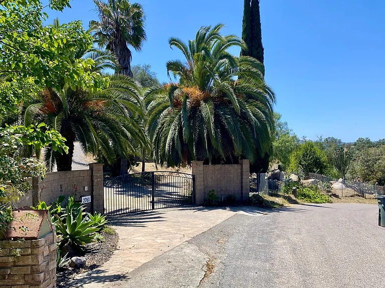 2761 Joan Ln — Photo 12