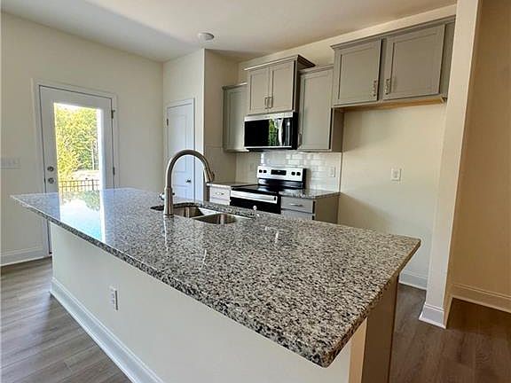 2nd image of 1251 Hammond Dr