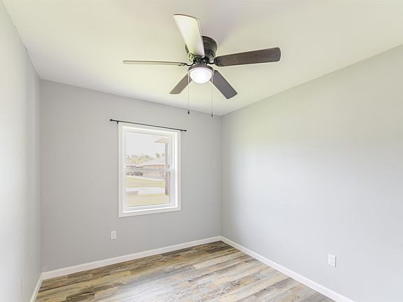 4th image of 210 Rural Dr