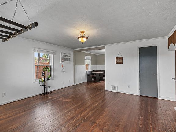 5th image of 423 N Marguerite Rd