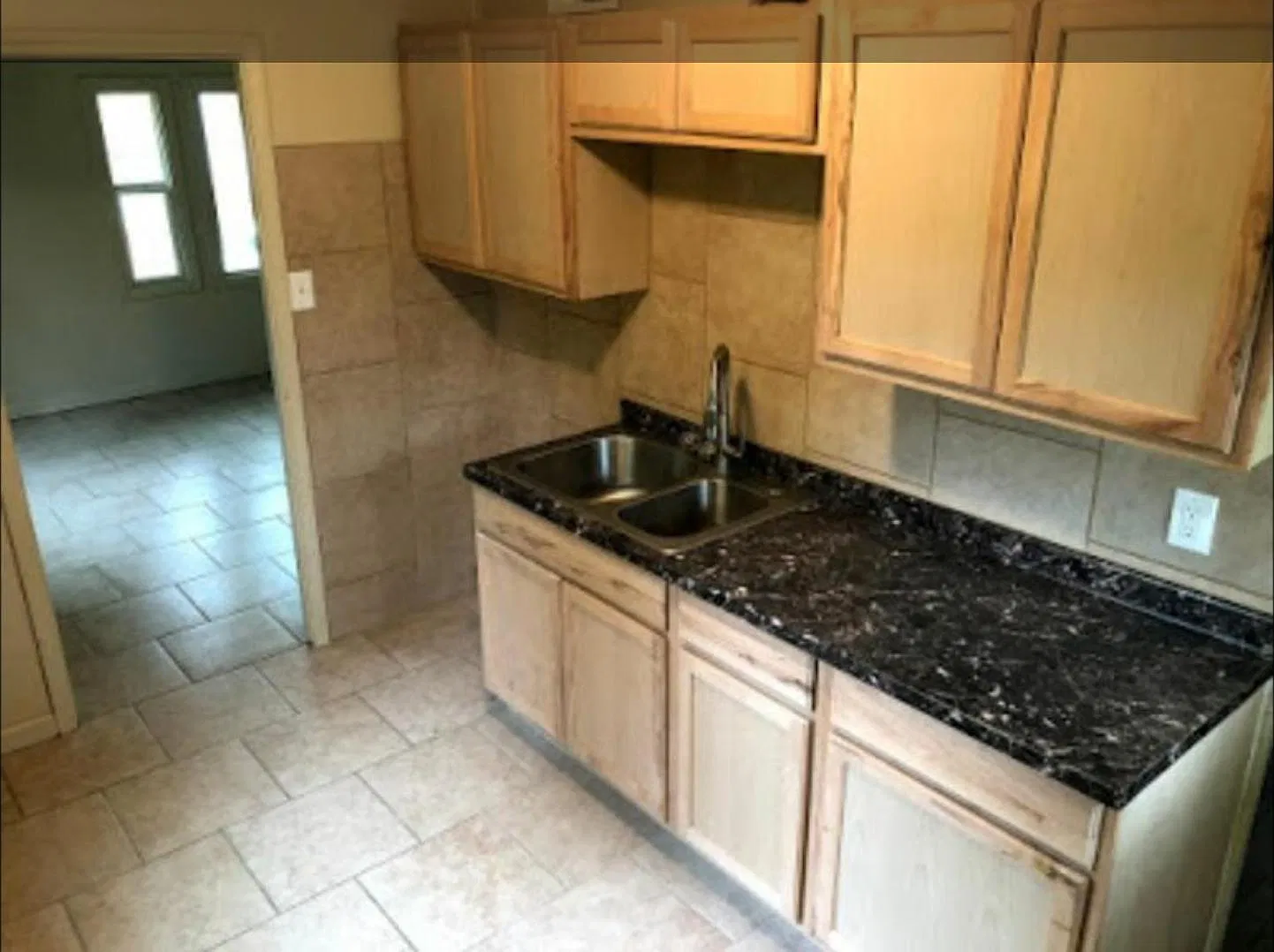 3 bed, 1000 sqft, $795 — Photo 4