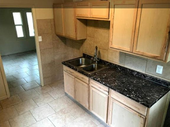 5th image of 3129 Hawthorne Dr