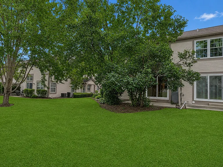 651 Lancaster Cir — Photo 4
