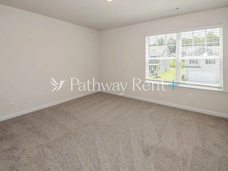 612 Mackenzie Cv — Photo 9